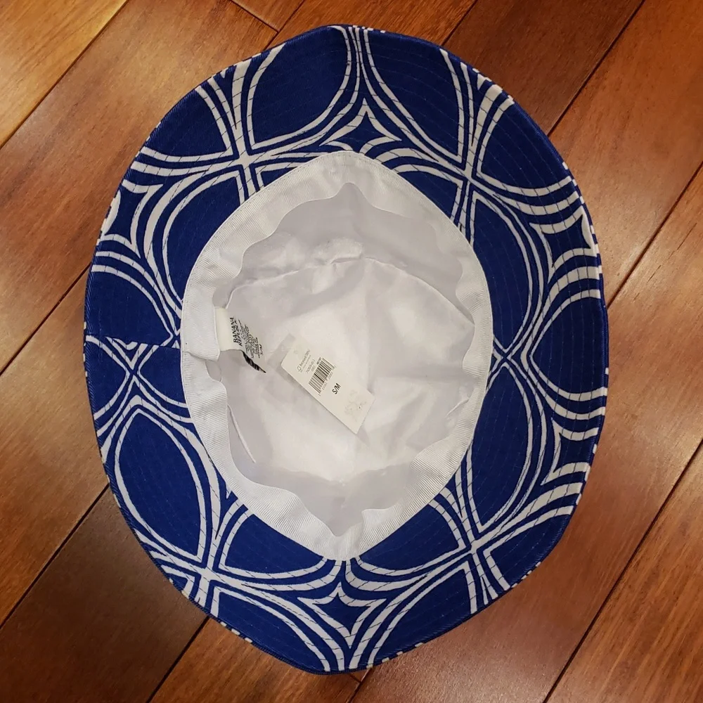 Banana Republic Blue And White women's Fedora Bucket hat.